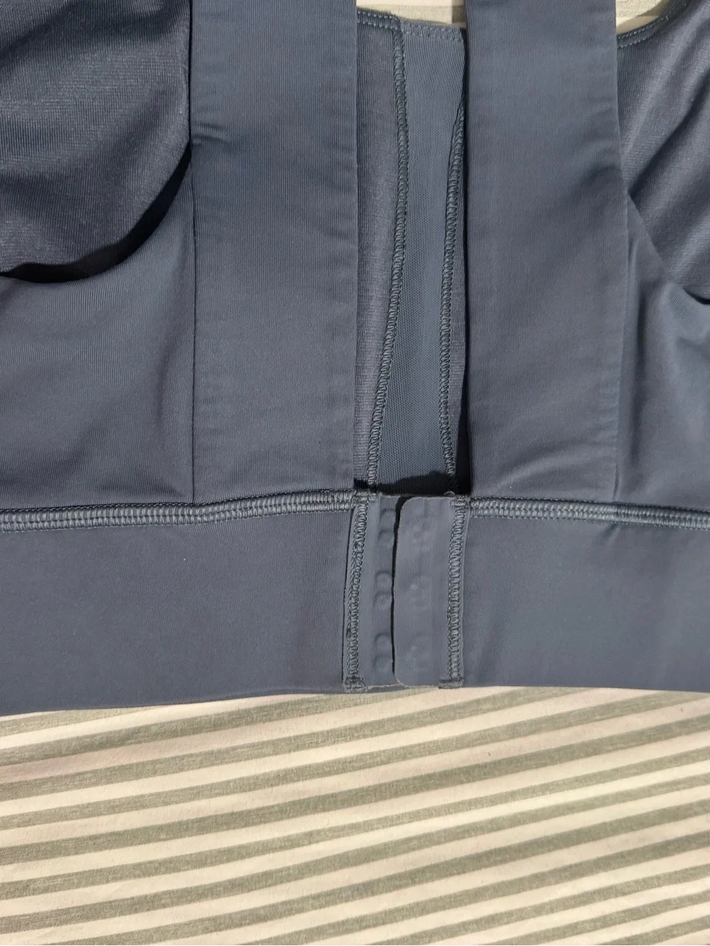Lululemon Women’s Sports Bra Size 10 Grey Adjustable Hook Back